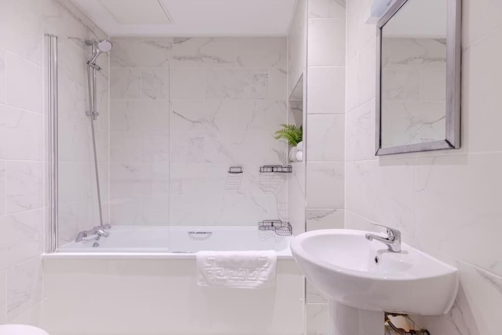 Vertigo Boutique Sleeps 4 London Kingston upon Thames  Zewnętrze zdjęcie