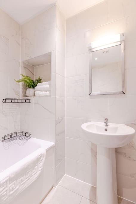 Vertigo Boutique Sleeps 4 London Kingston upon Thames  Zewnętrze zdjęcie